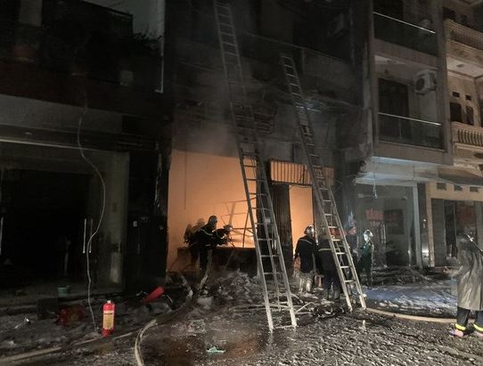 Cứu 5 người trong vụ cháy cửa hàng gas ở Hà Nội