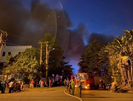 Cháy lớn trong khu công nghiệp Tân Tạo TP.HCM