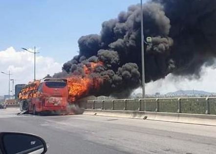 Một vụ cháy xe khách khi đang lưu thông