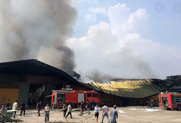 Đám cháy xưởng gỗ tại Hưng Yên
