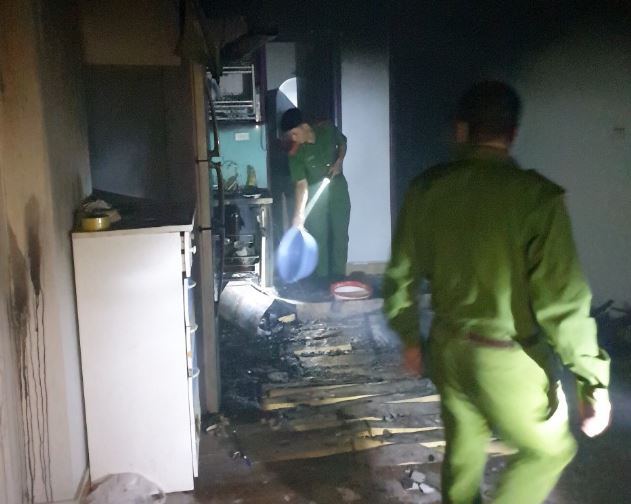Hà Nội: Cháy chung cư lúc nửa đêm, báo cháy không kêu
