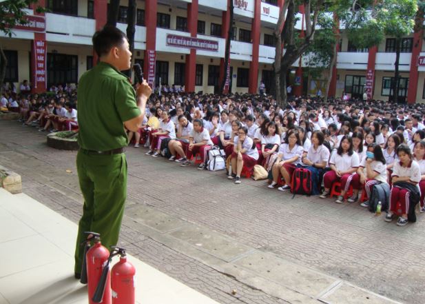 Dạy kỹ năng phòng cháy, cứu nạn cho học sinh, sinh viên